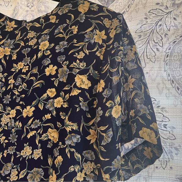 Talbots Navy Floral‎ Top Size 6P - Picture 3 of 5